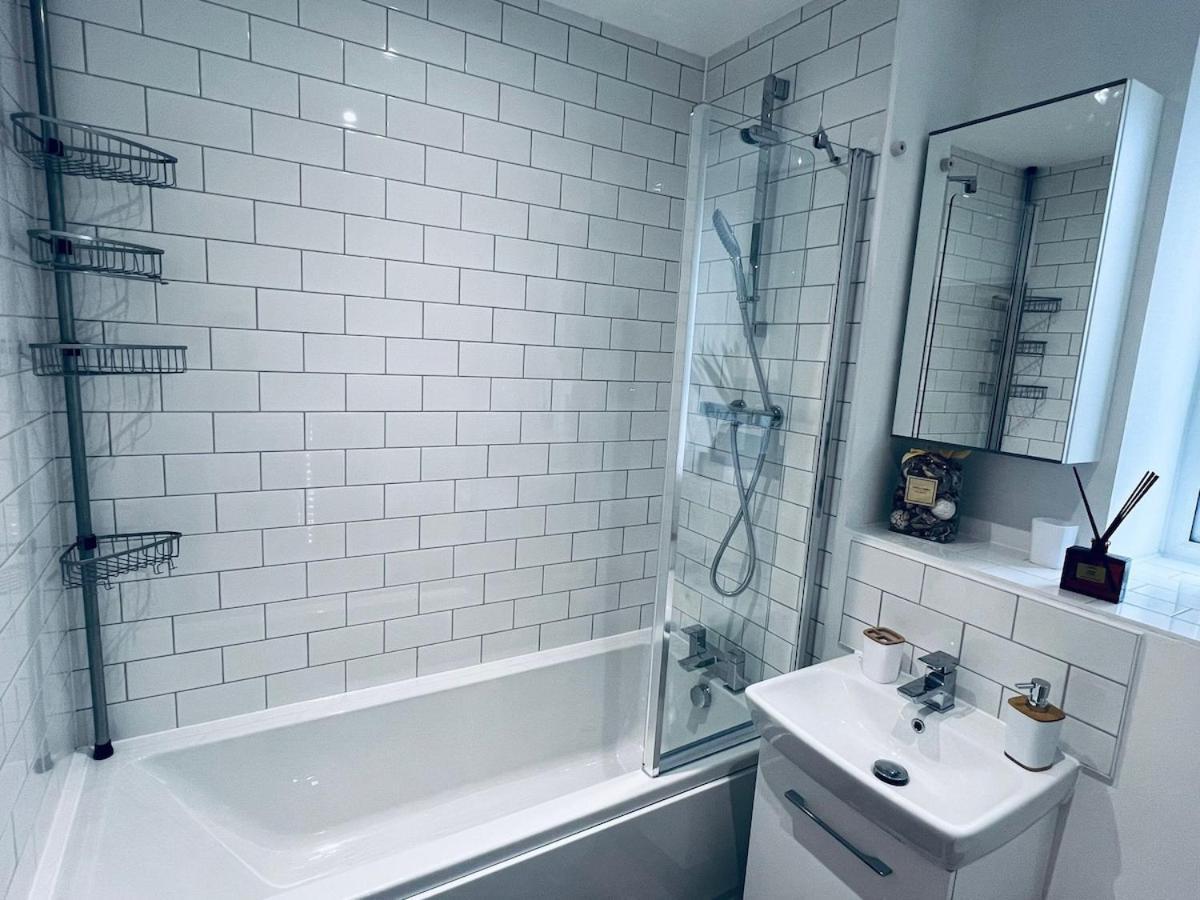 Luxury 2 Bedroom Flat For Long * Birmingham