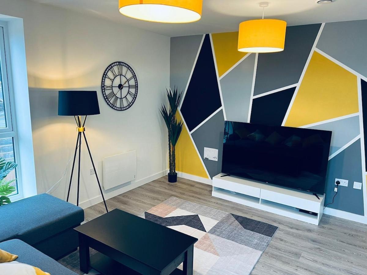 Luxury 2 Bedroom Flat For Long Apartment Birmingham