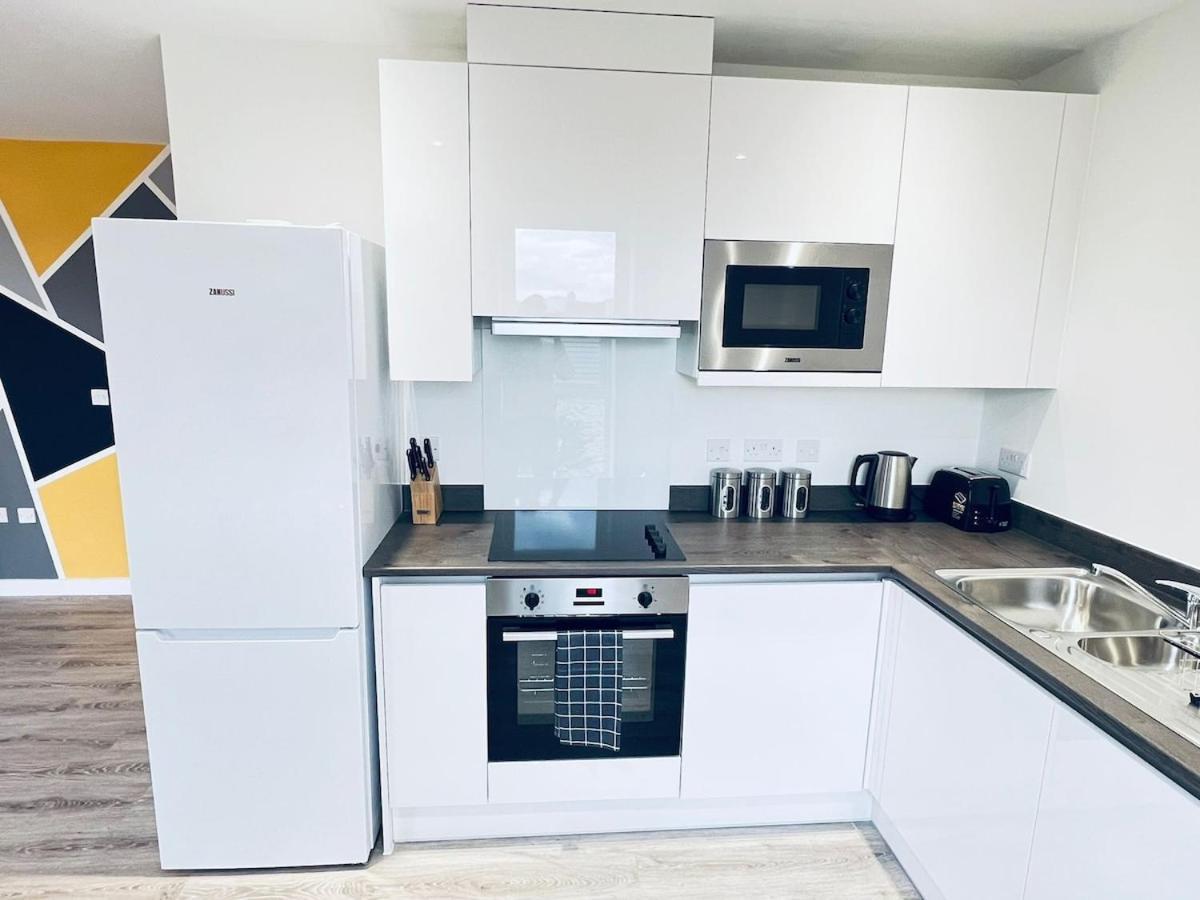 Luxury 2 Bedroom Flat For Long Apartment Birmingham