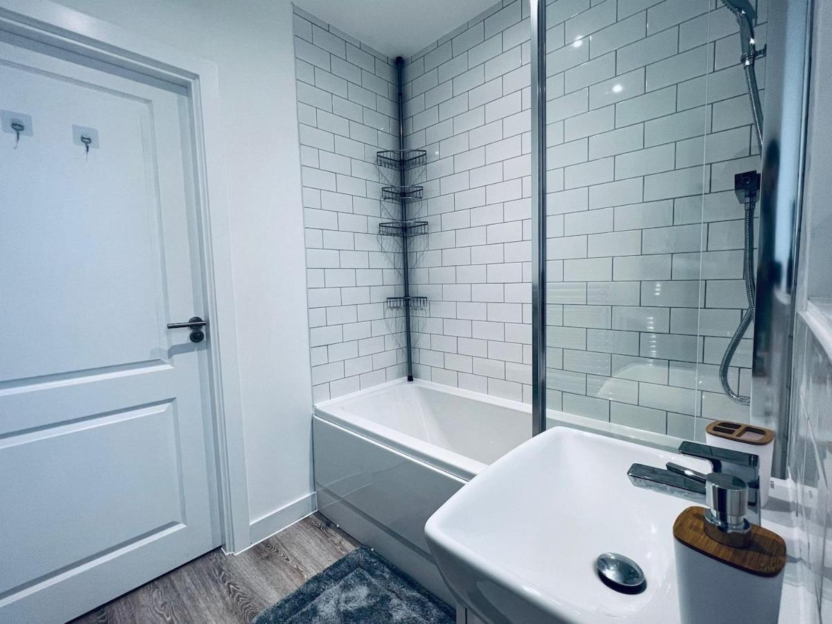 Luxury 2 Bedroom Flat For Long * Birmingham